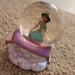 NIB Vintage Disney Jasmine Snowglobe